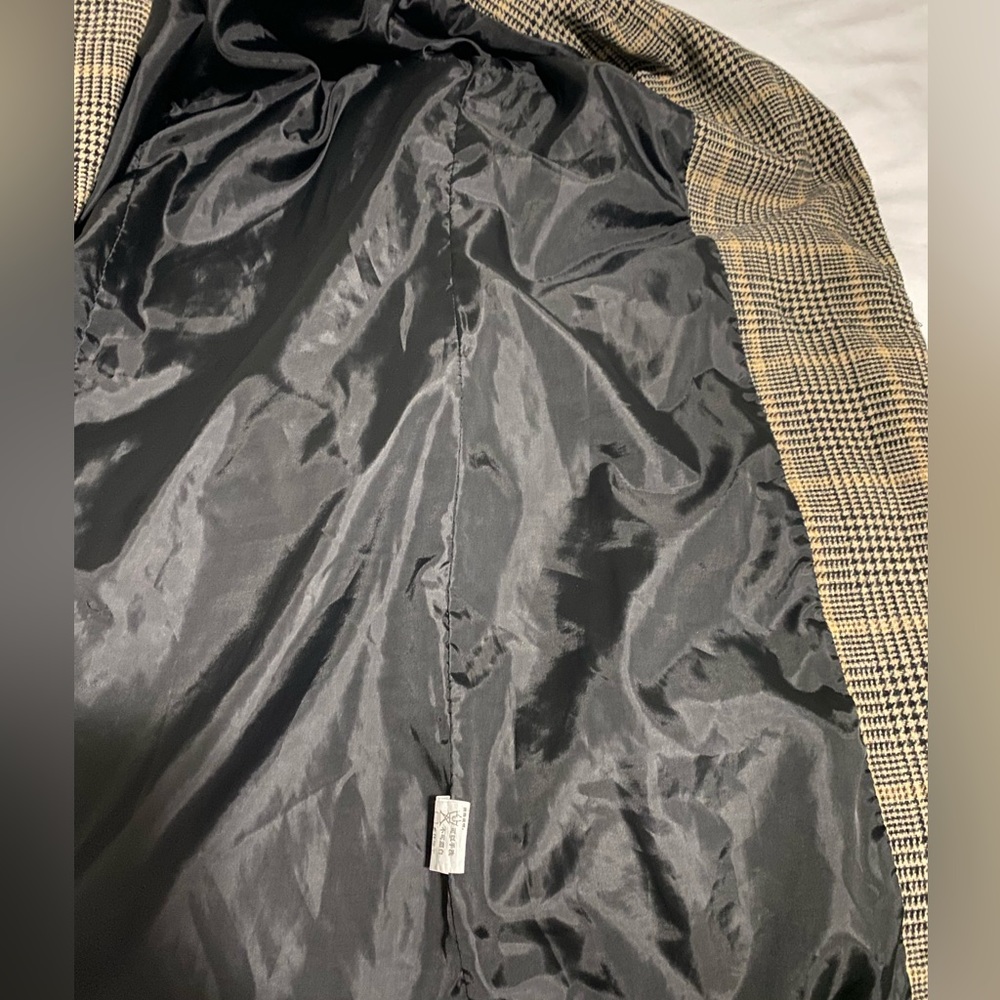 Beautiful Plaid Coat - Picture 9 of 11